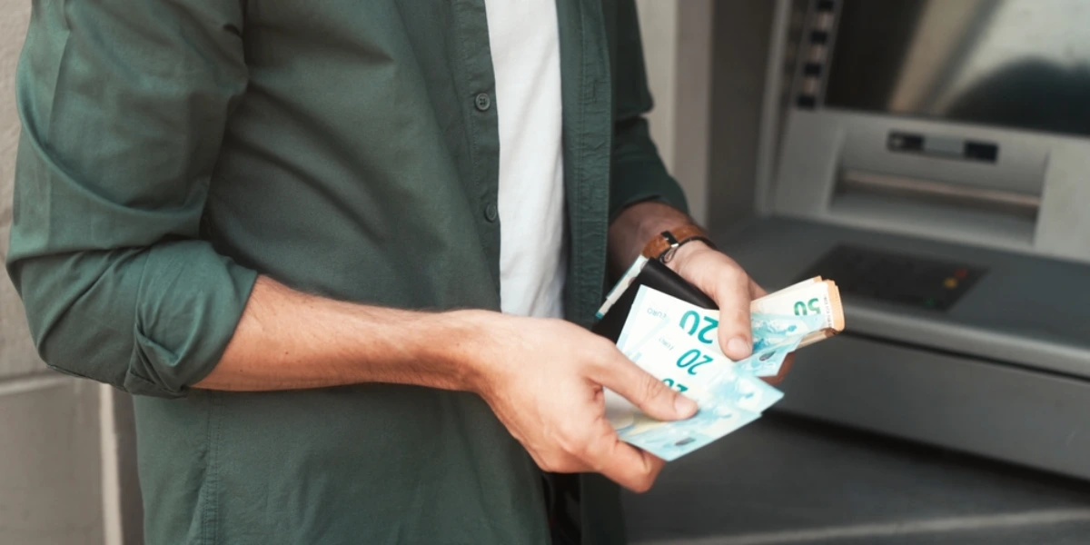 ATM’den Döviz Bozdurmanın Döviz Çekmek ve Yatırmaktan Farkı Nedir?